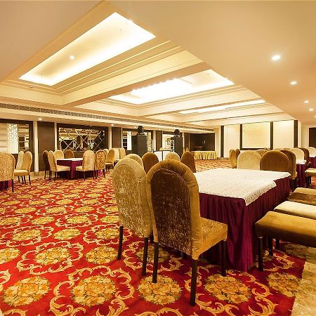 The Palm Court Hotell Ludhiana Exteriör bild