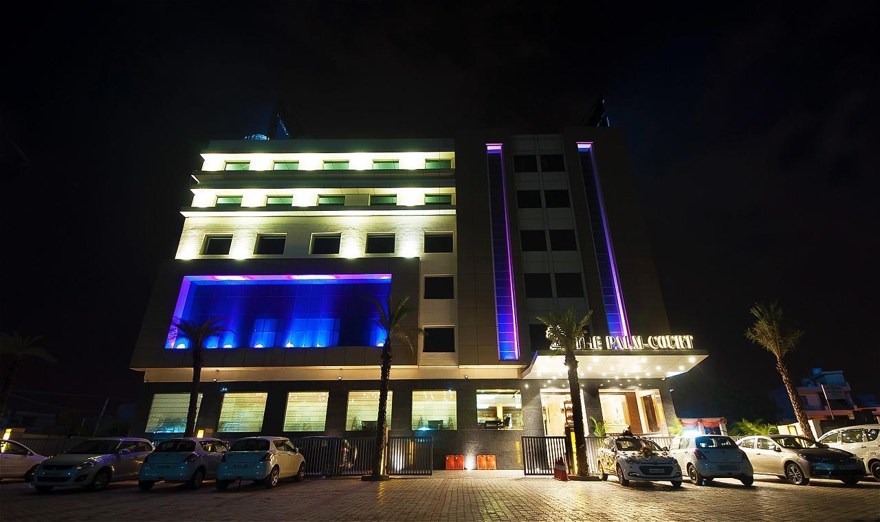The Palm Court Hotell Ludhiana Exteriör bild