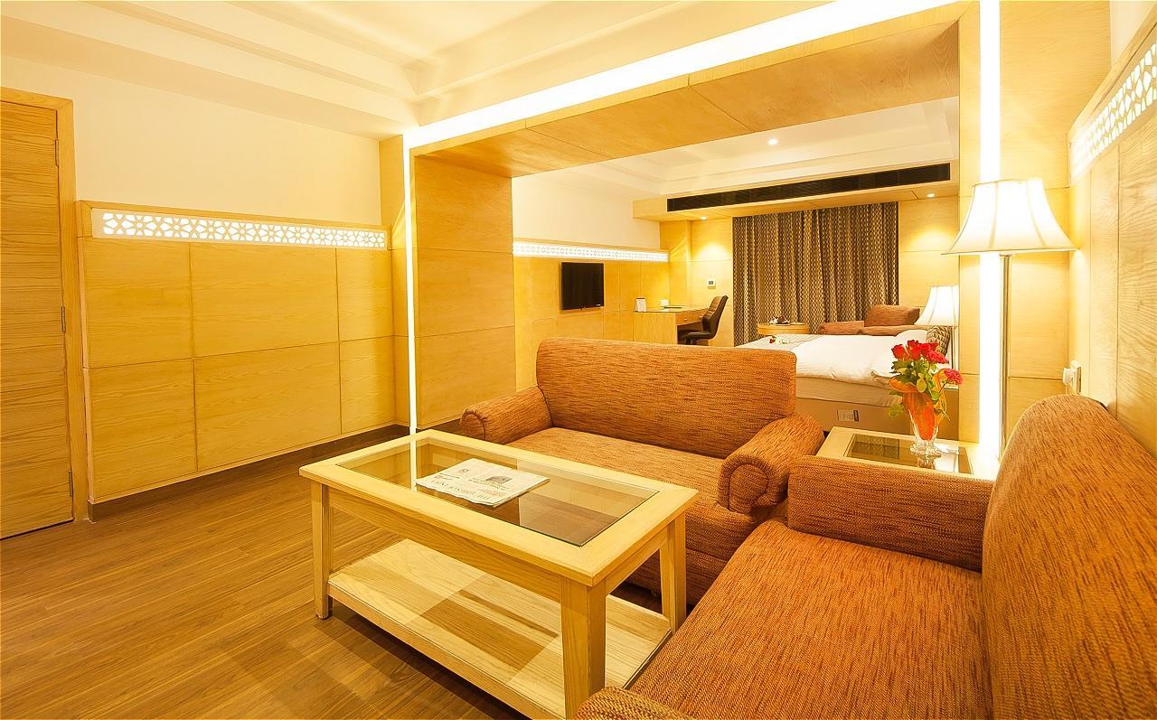 The Palm Court Hotell Ludhiana Exteriör bild