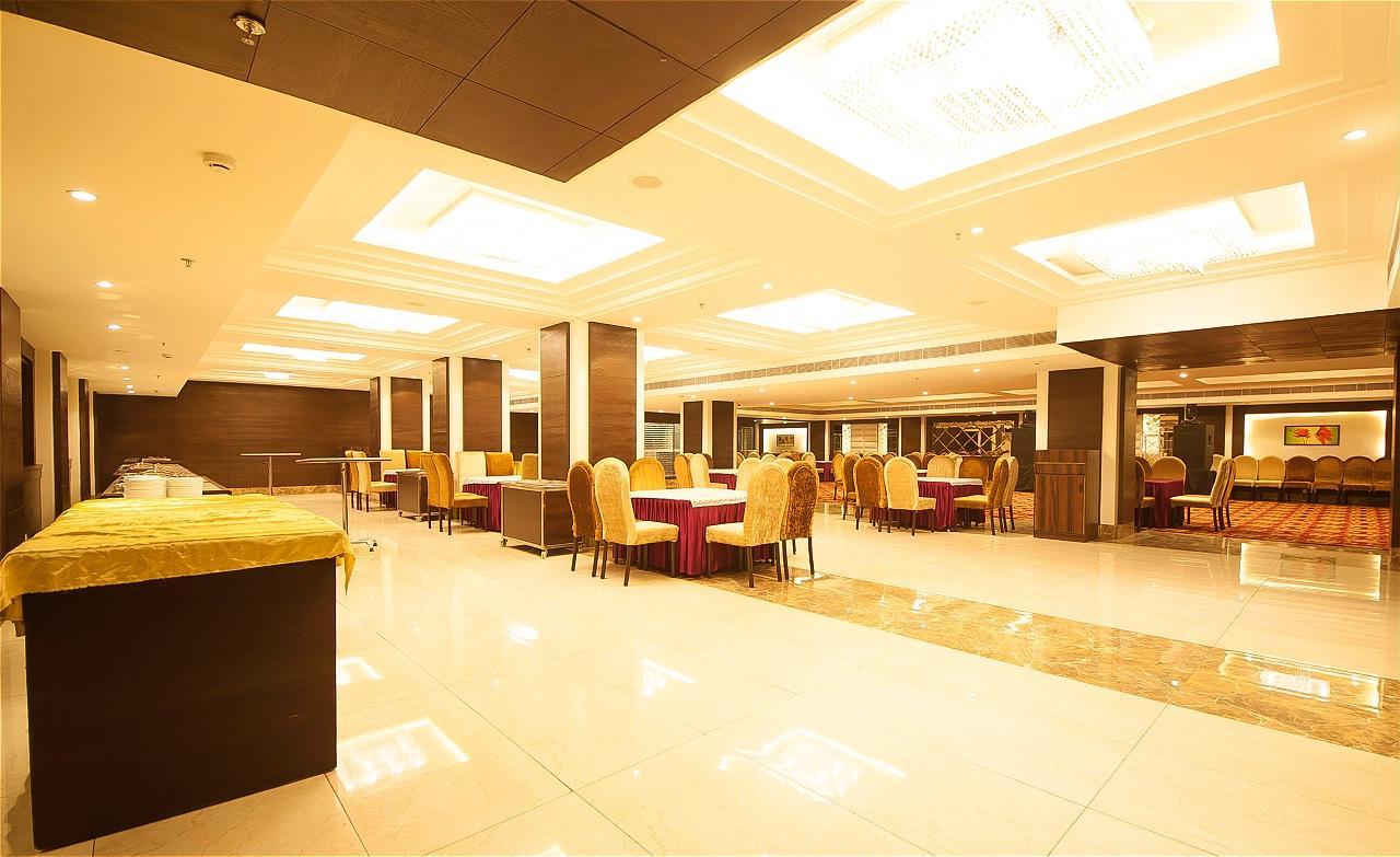 The Palm Court Hotell Ludhiana Exteriör bild