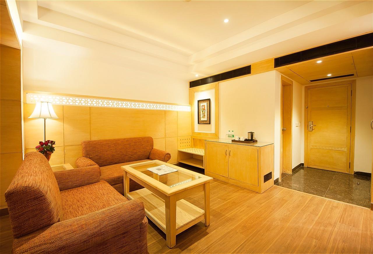 The Palm Court Hotell Ludhiana Exteriör bild