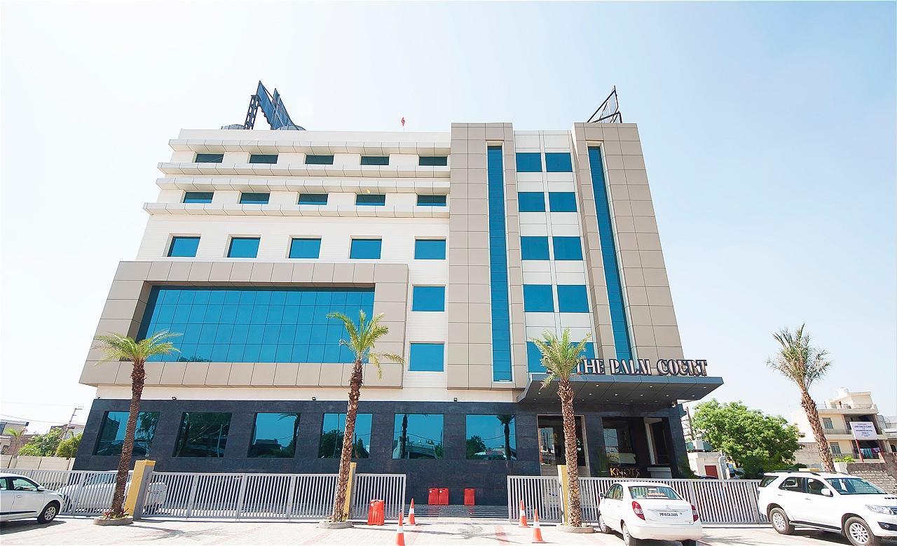 The Palm Court Hotell Ludhiana Exteriör bild