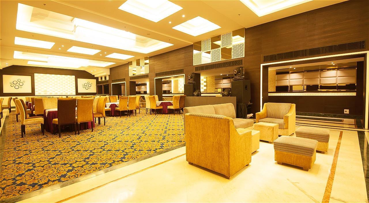 The Palm Court Hotell Ludhiana Exteriör bild