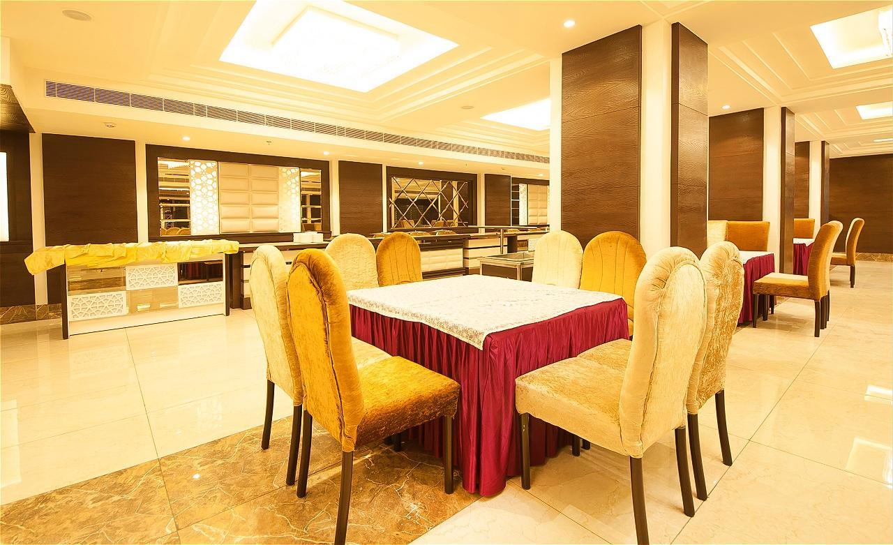 The Palm Court Hotell Ludhiana Exteriör bild